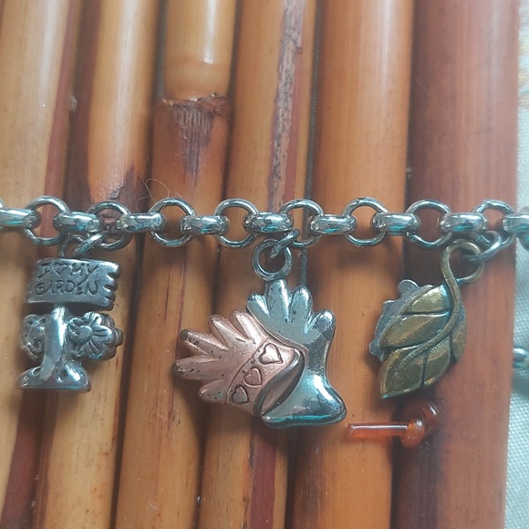 Brighton gardening theme bracelet - Picture 2 of 6